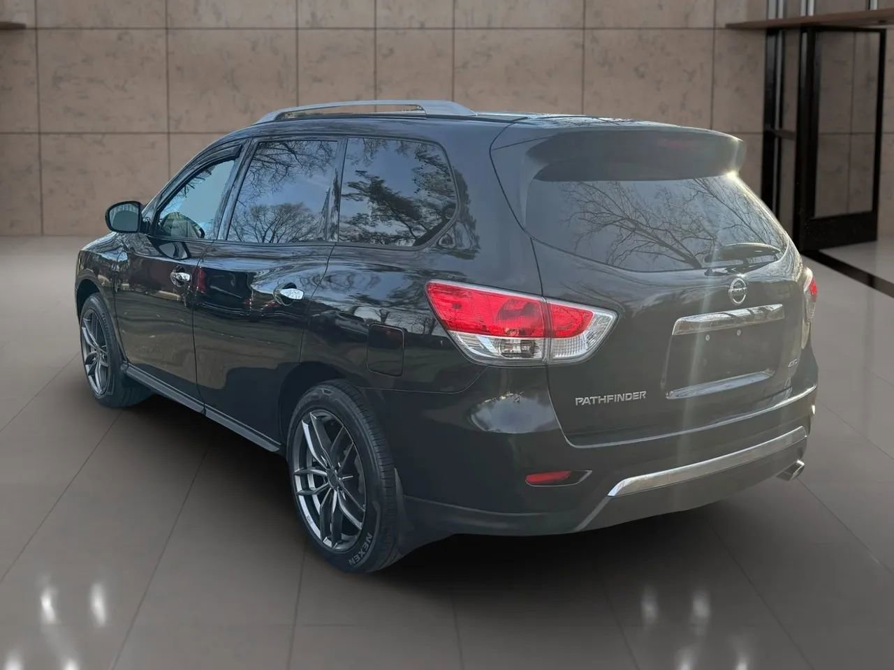 Used 2015 Nissan Pathfinder S image 4