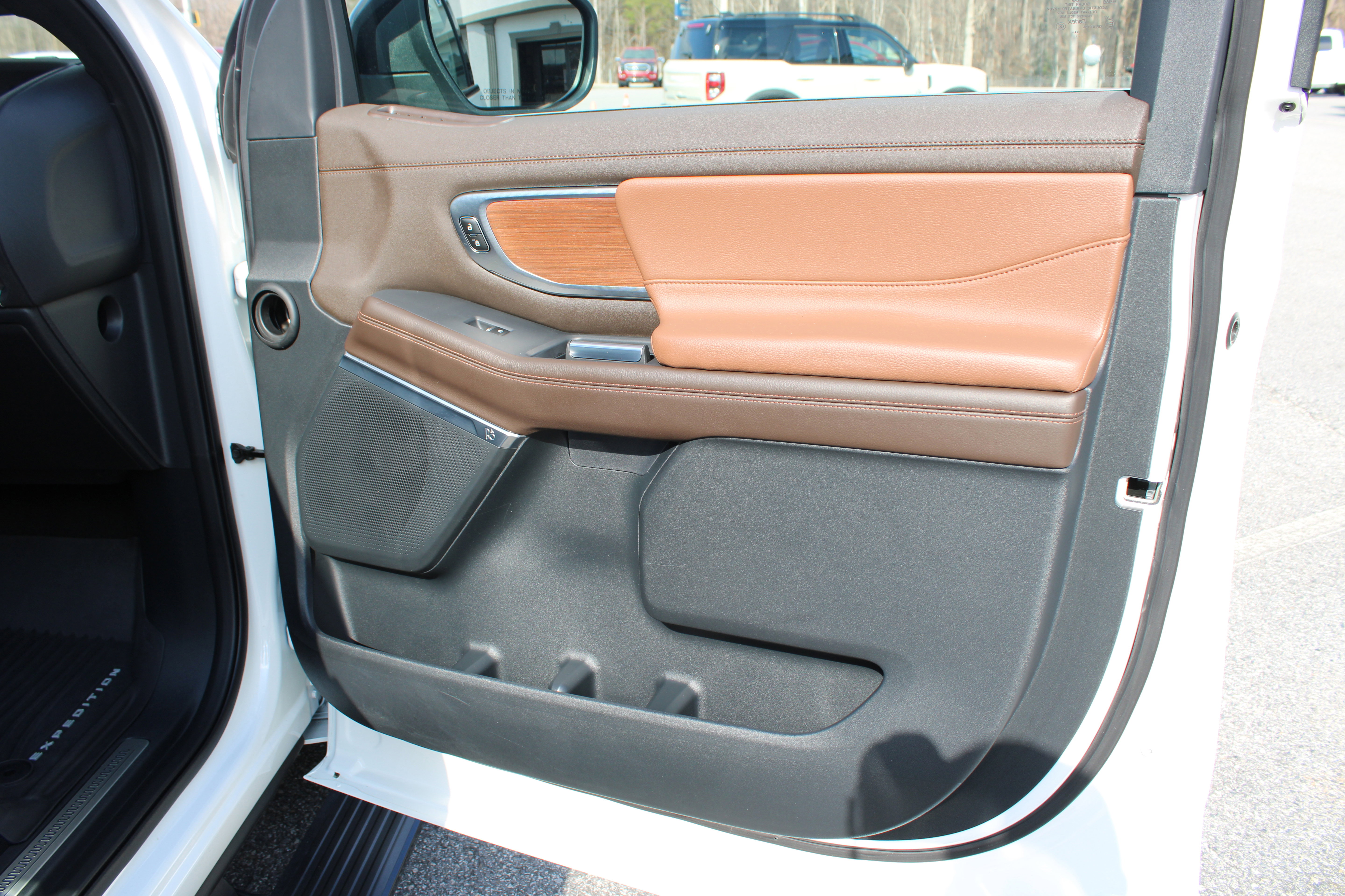 Used 2025 Ford Expedition King Ranch image 17