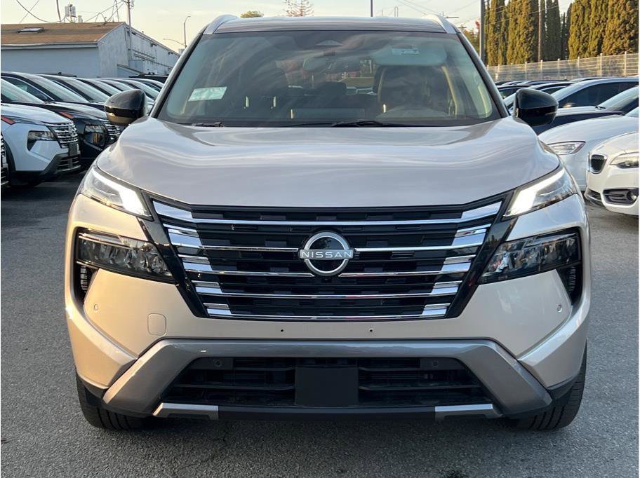 Used 2025 Nissan Rogue SL image 2
