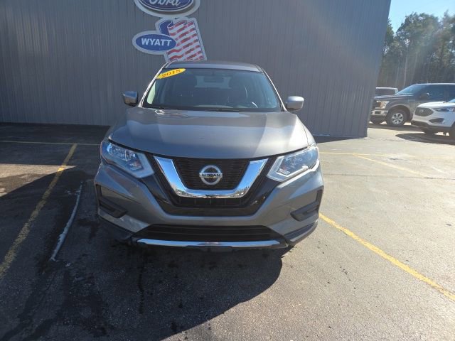 Used 2018 Nissan Rogue S image 2