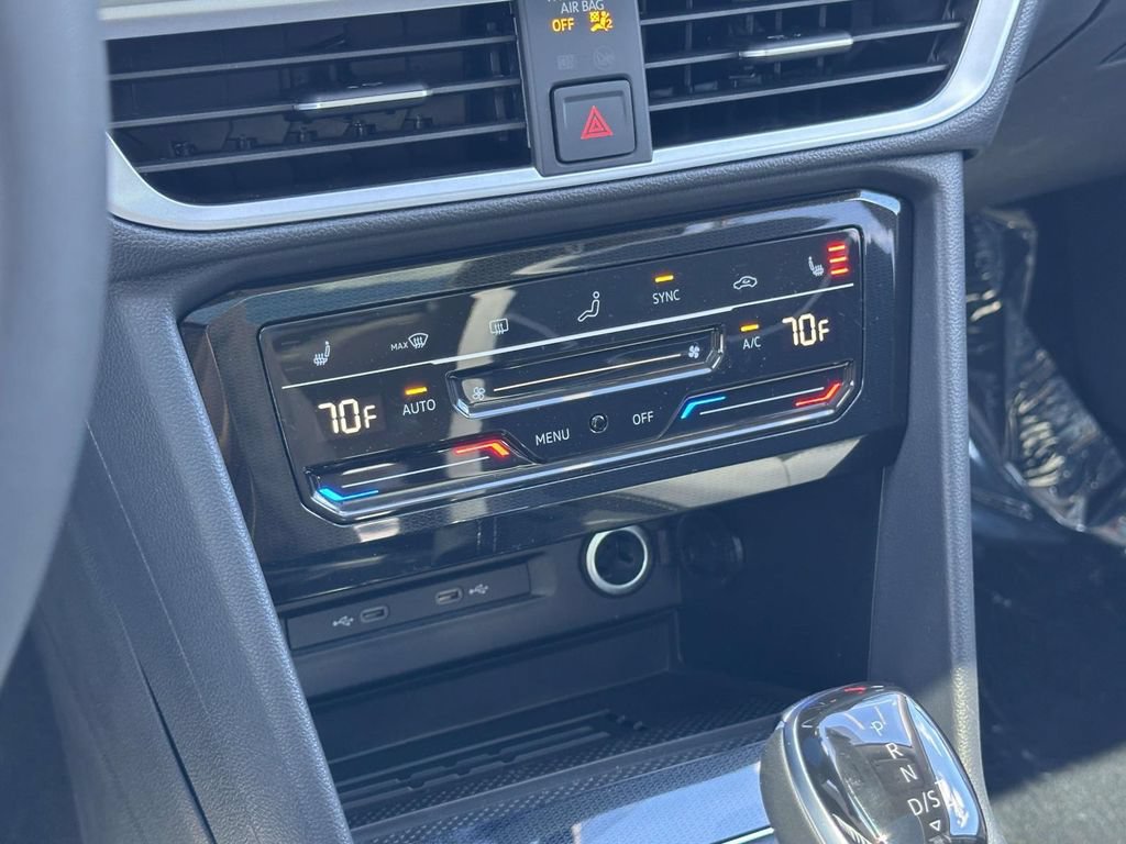 New 2026 Volkswagen Taos SE FWD image 21