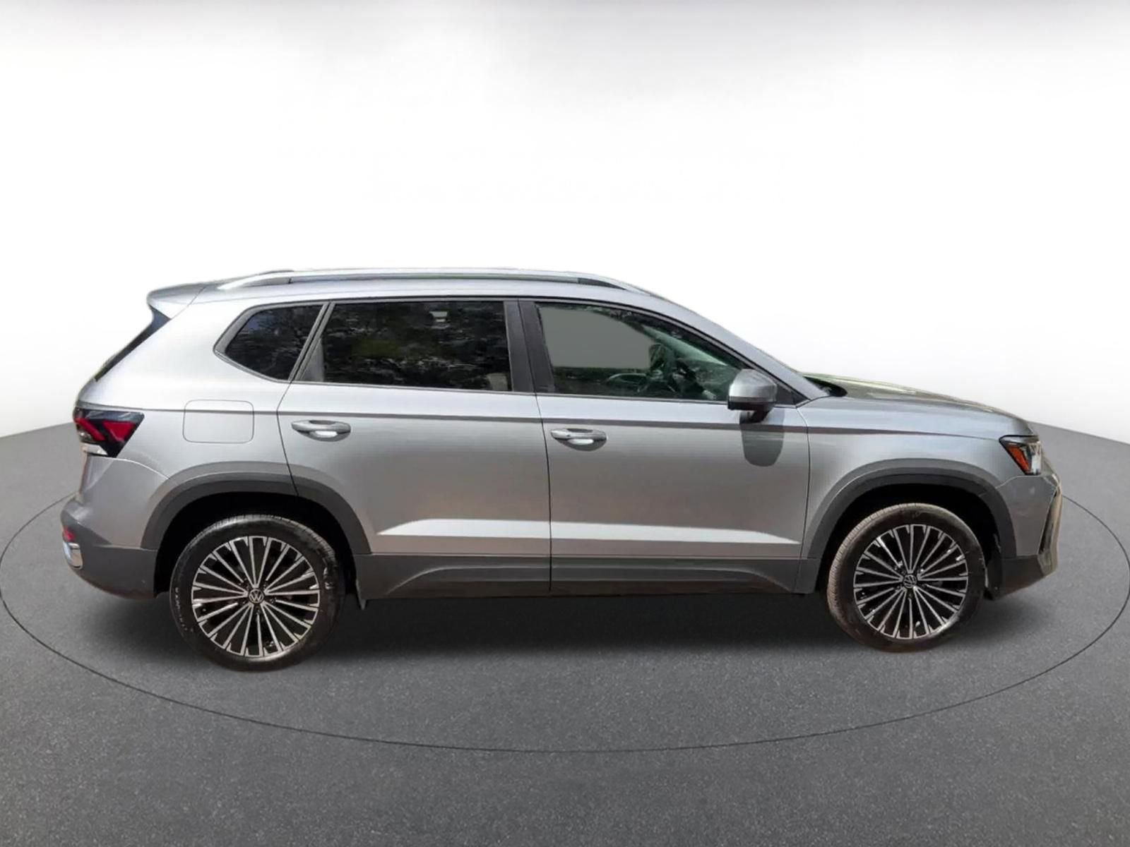 Used 2025 Volkswagen Taos SE image 16