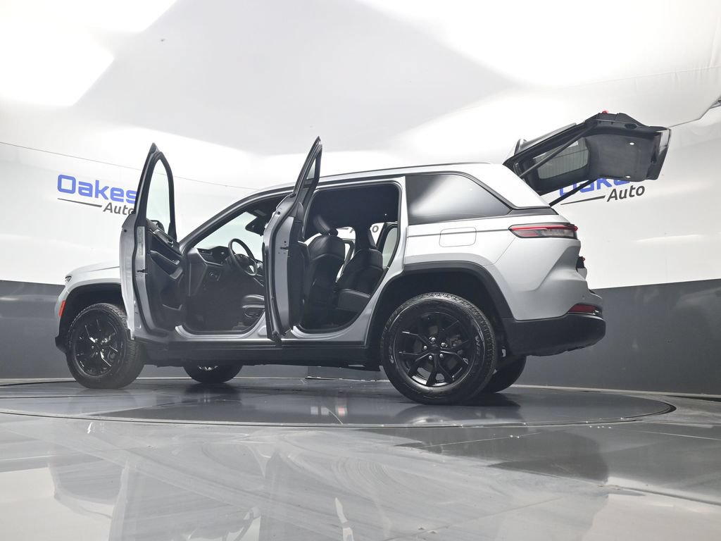 Used 2024 Jeep Grand Cherokee Altitude RWD image 59