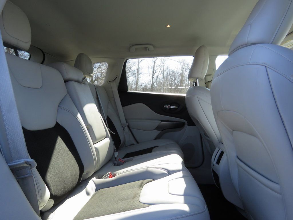 Used 2020 Jeep Cherokee Latitude Plus w/ Cold Weather Group image 16