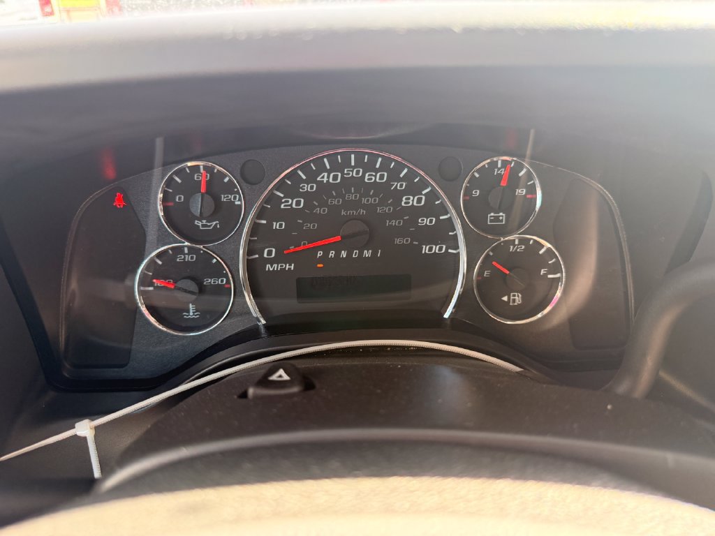 Used 2025 Chevrolet Express 2500 w/ Driver Convenience Package RWD image 21