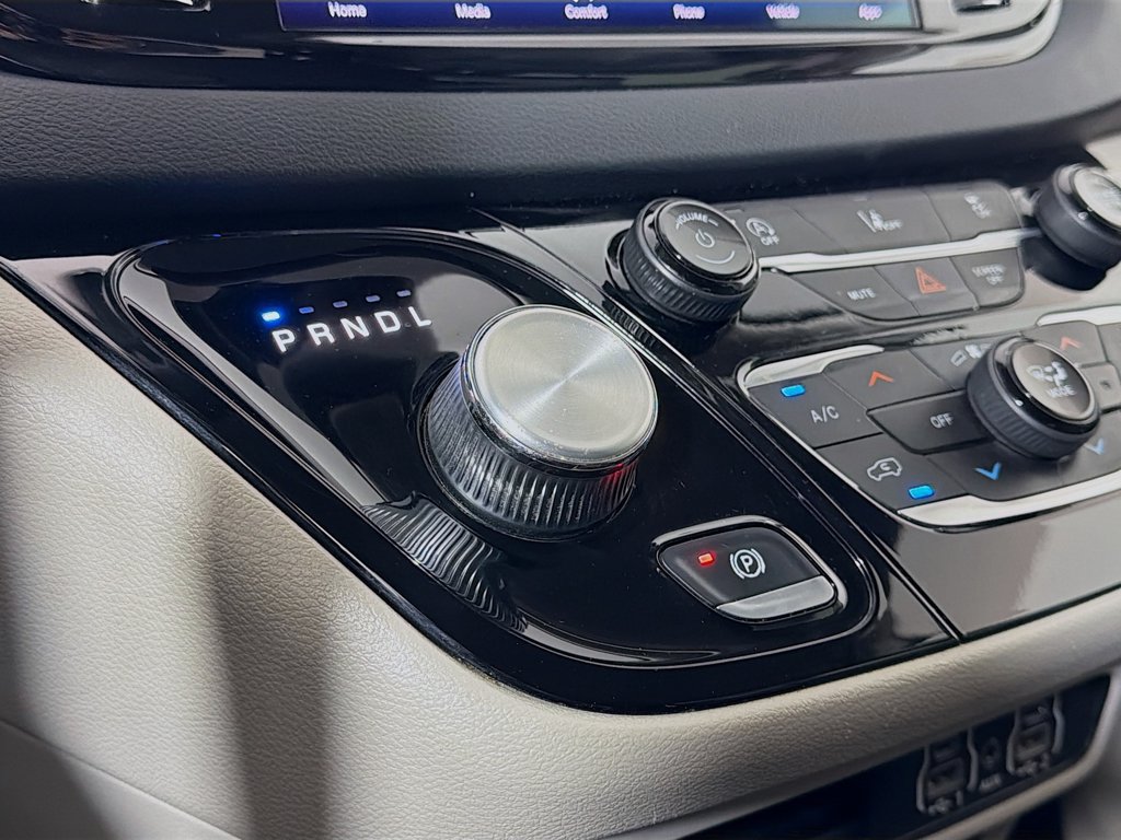 Used 2022 Chrysler Pacifica Touring-L FWD image 18