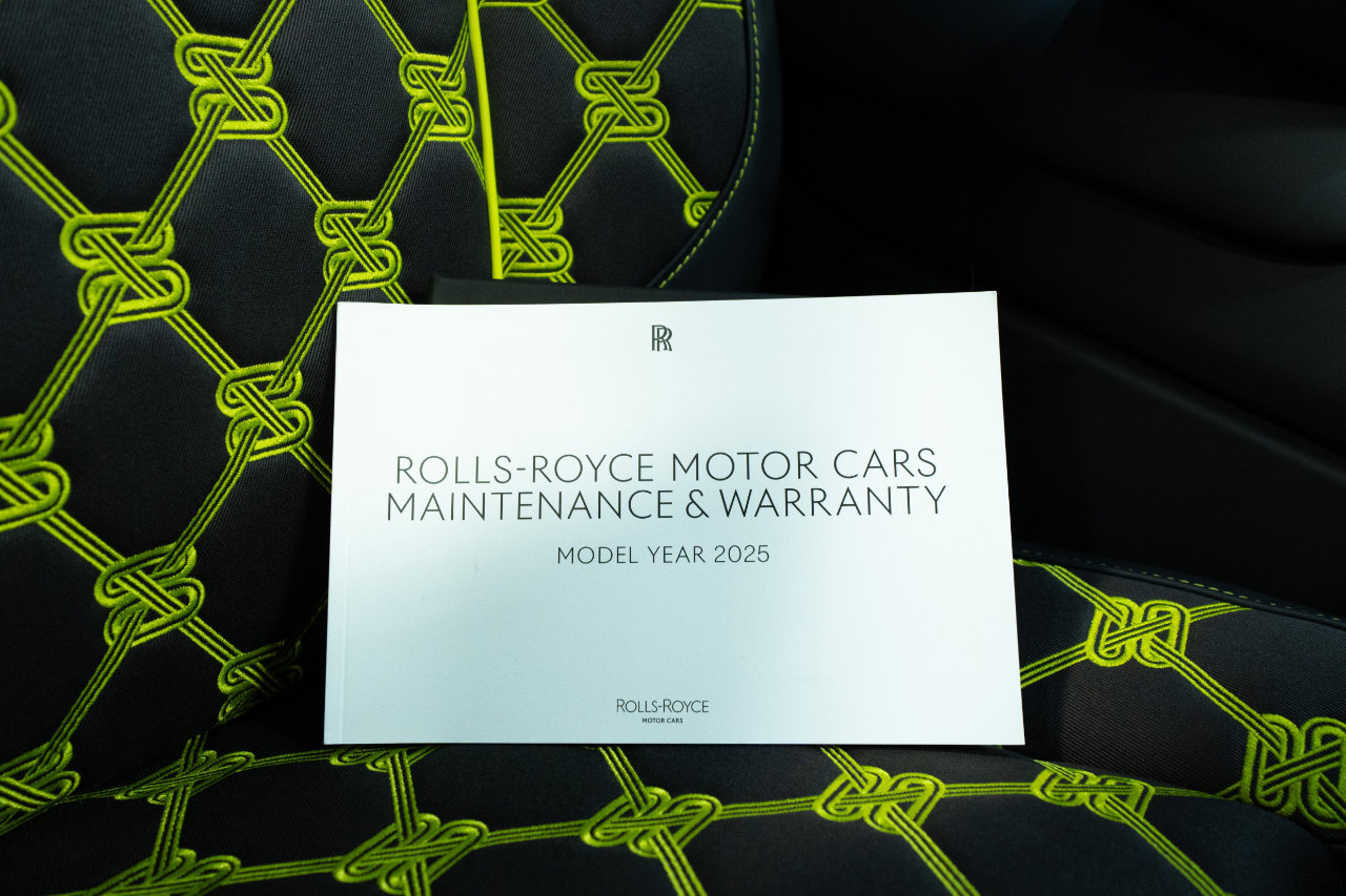 Used 2025 Rolls-Royce Cullinan Black Badge image 36