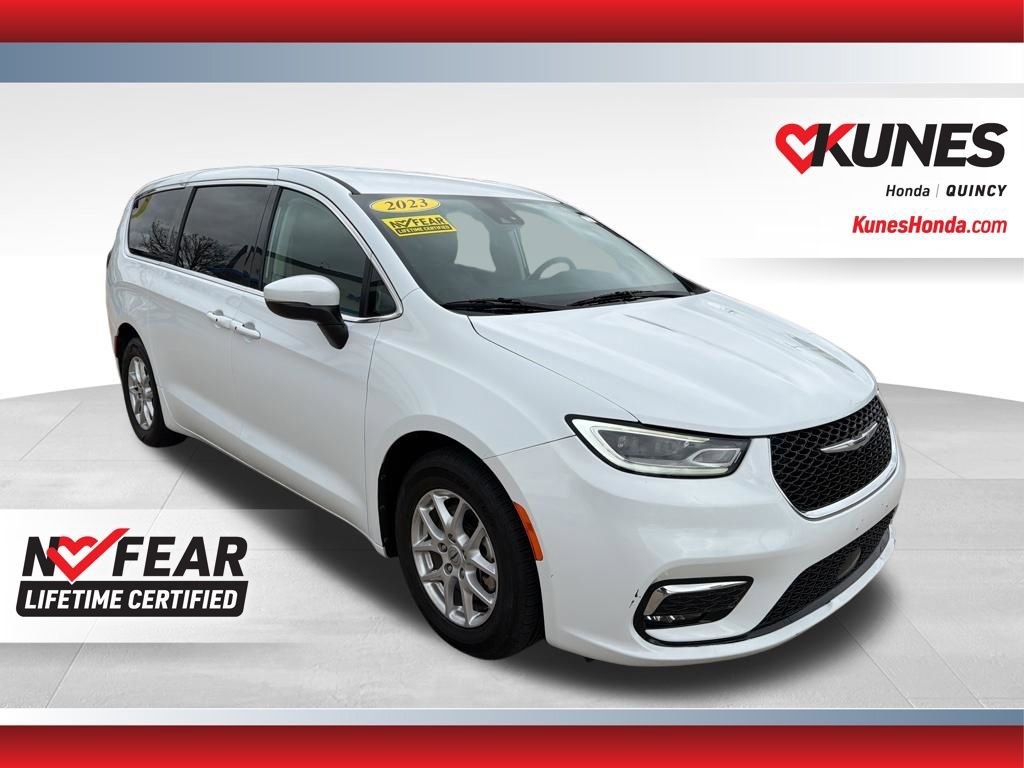 Used 2023 Chrysler Pacifica Touring-L