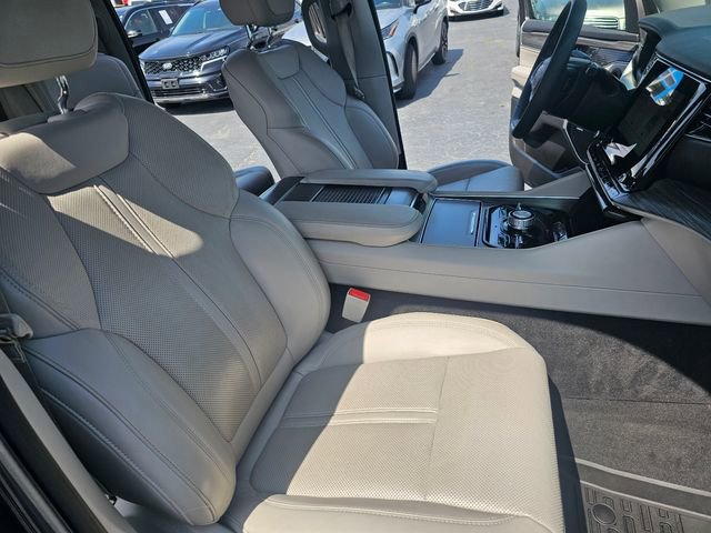 Used 2023 Jeep Wagoneer Series III w/ Preferred Equipment Group AWD/4WD image 15