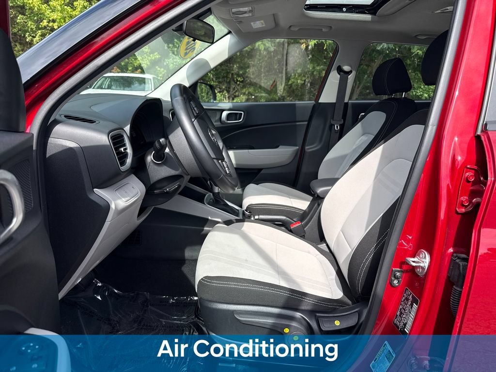 Used 2025 Hyundai Venue SEL FWD image 25