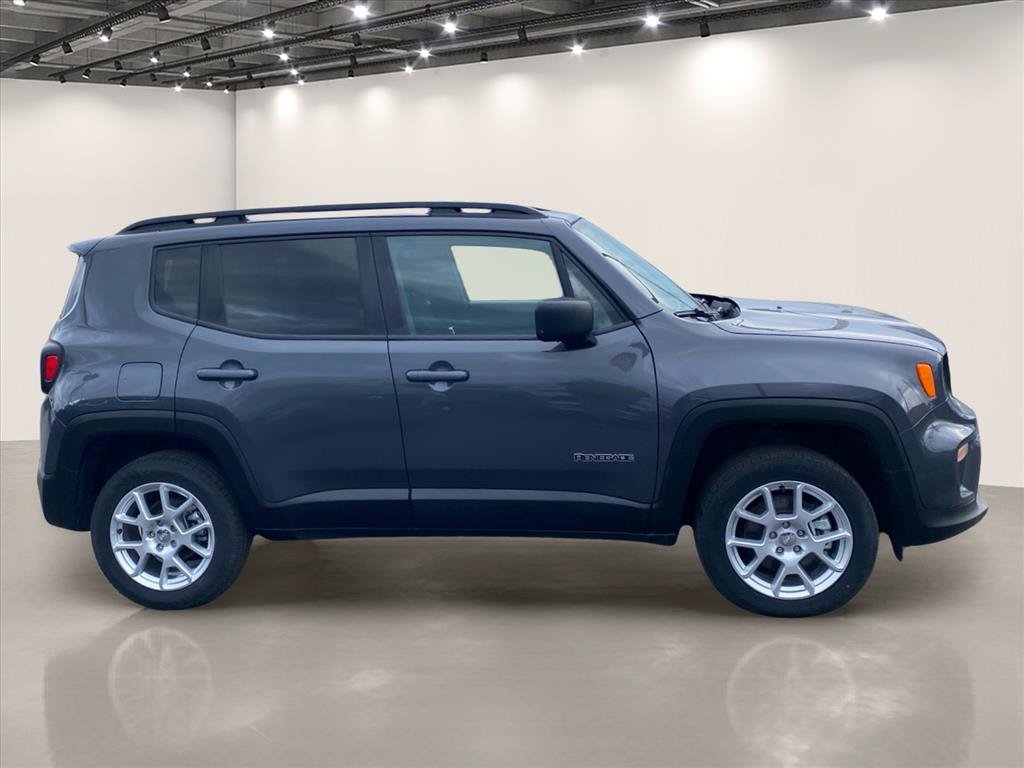 Certified 2023 Jeep Renegade Latitude w/ Premium Group AWD/4WD image 8