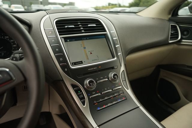 Used 2016 Lincoln MKX Reserve w/ Technology Package FWD image 27