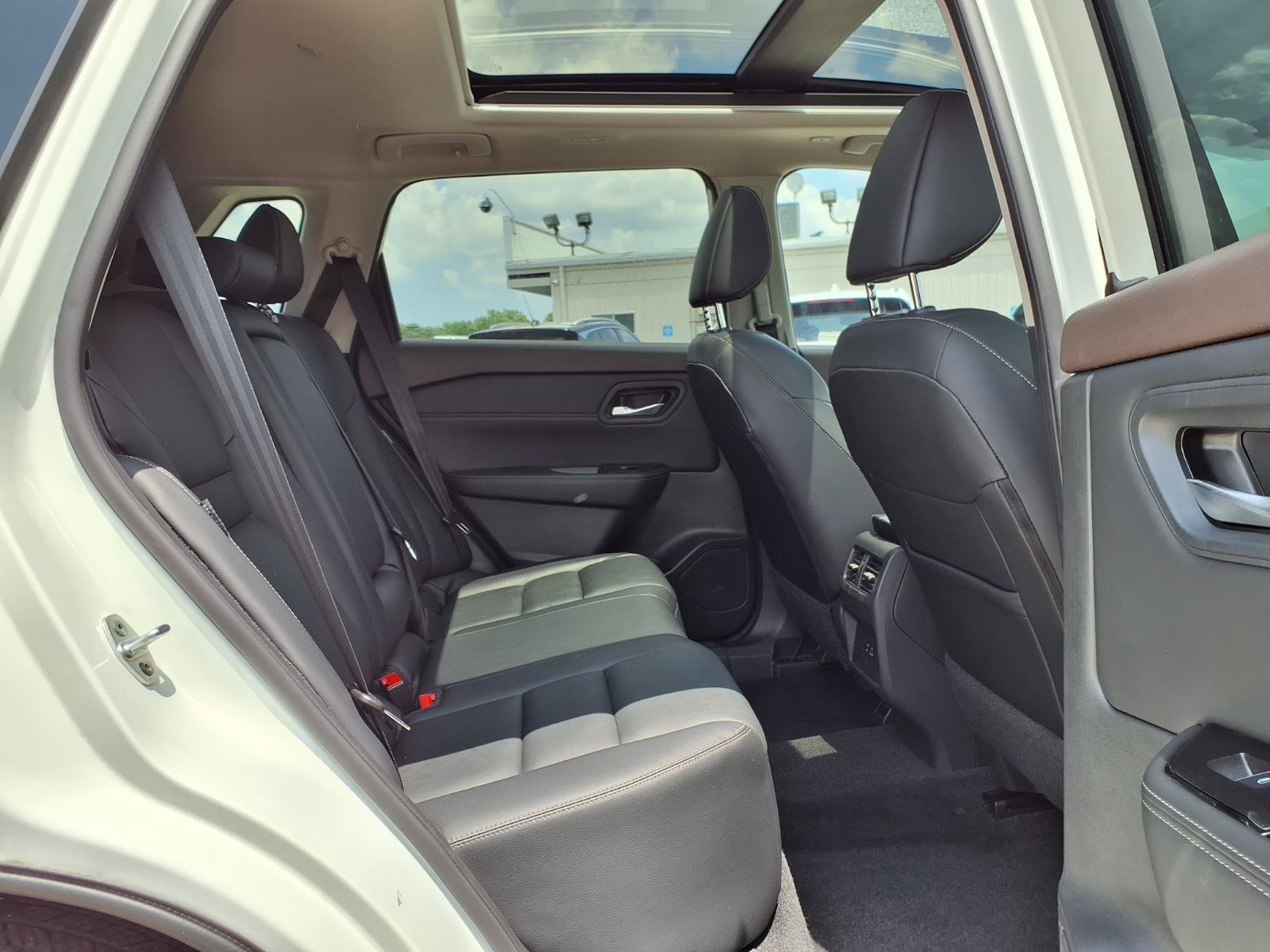 Used 2023 Nissan Rogue SL AWD/4WD image 30
