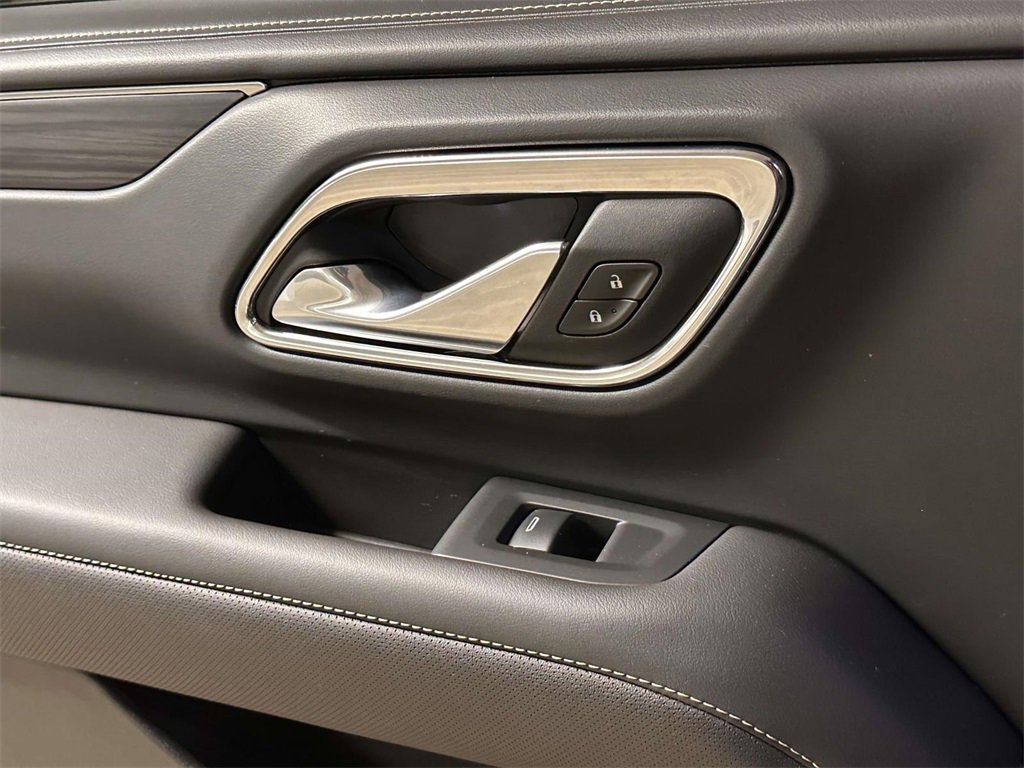 Used 2024 GMC Yukon SLT w/ SLT Luxury Package image 21