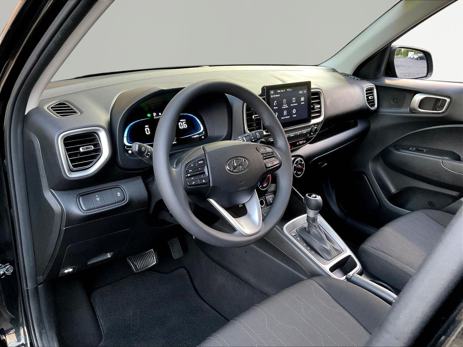 Used 2025 Hyundai Venue SE FWD image 15
