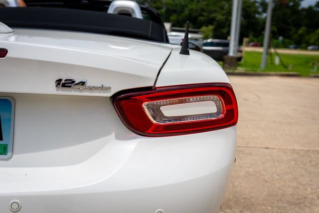 Used 2020 FIAT 124 Spider Lusso w/ Convenience Group RWD image 17