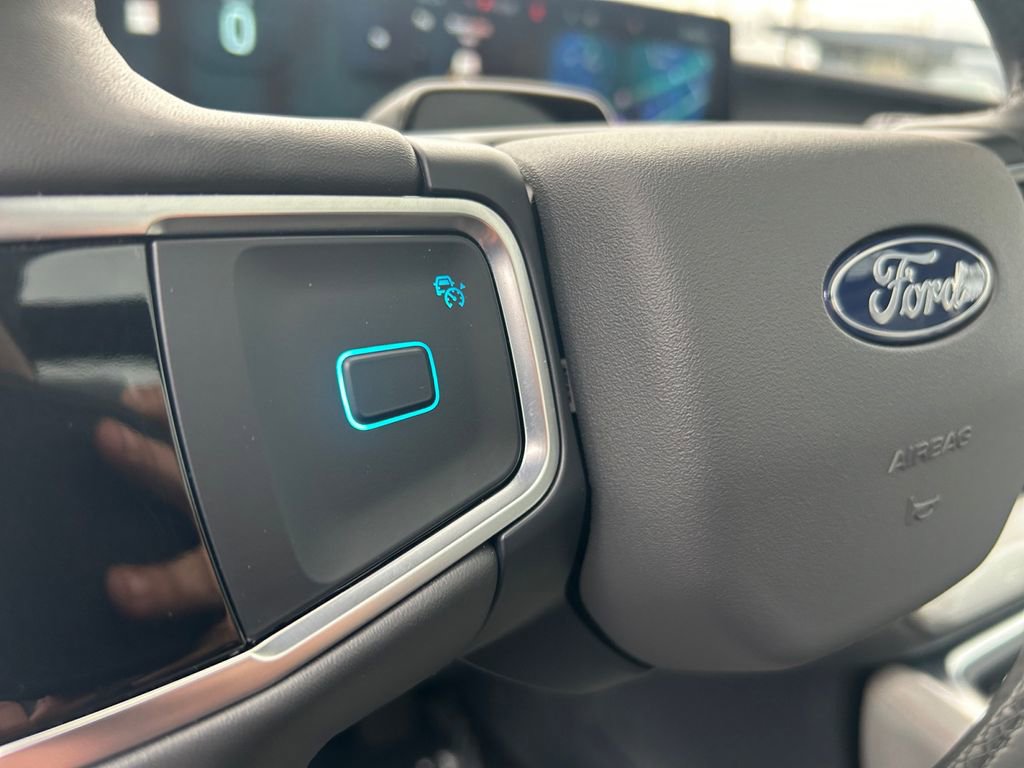 Used 2025 Ford Expedition Active image 17