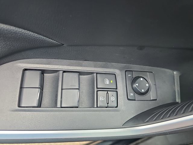 Used 2025 Toyota RAV4 LE image 27