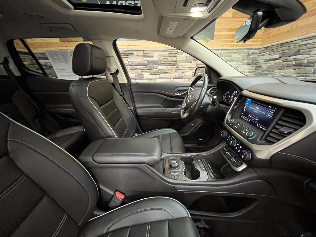 Used 2022 GMC Acadia Denali w/ Denali Technology Package AWD/4WD image 30
