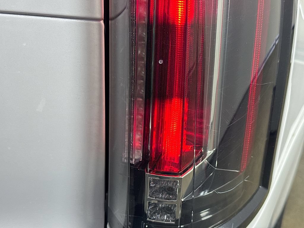 Used 2018 Cadillac Escalade Luxury RWD image 34
