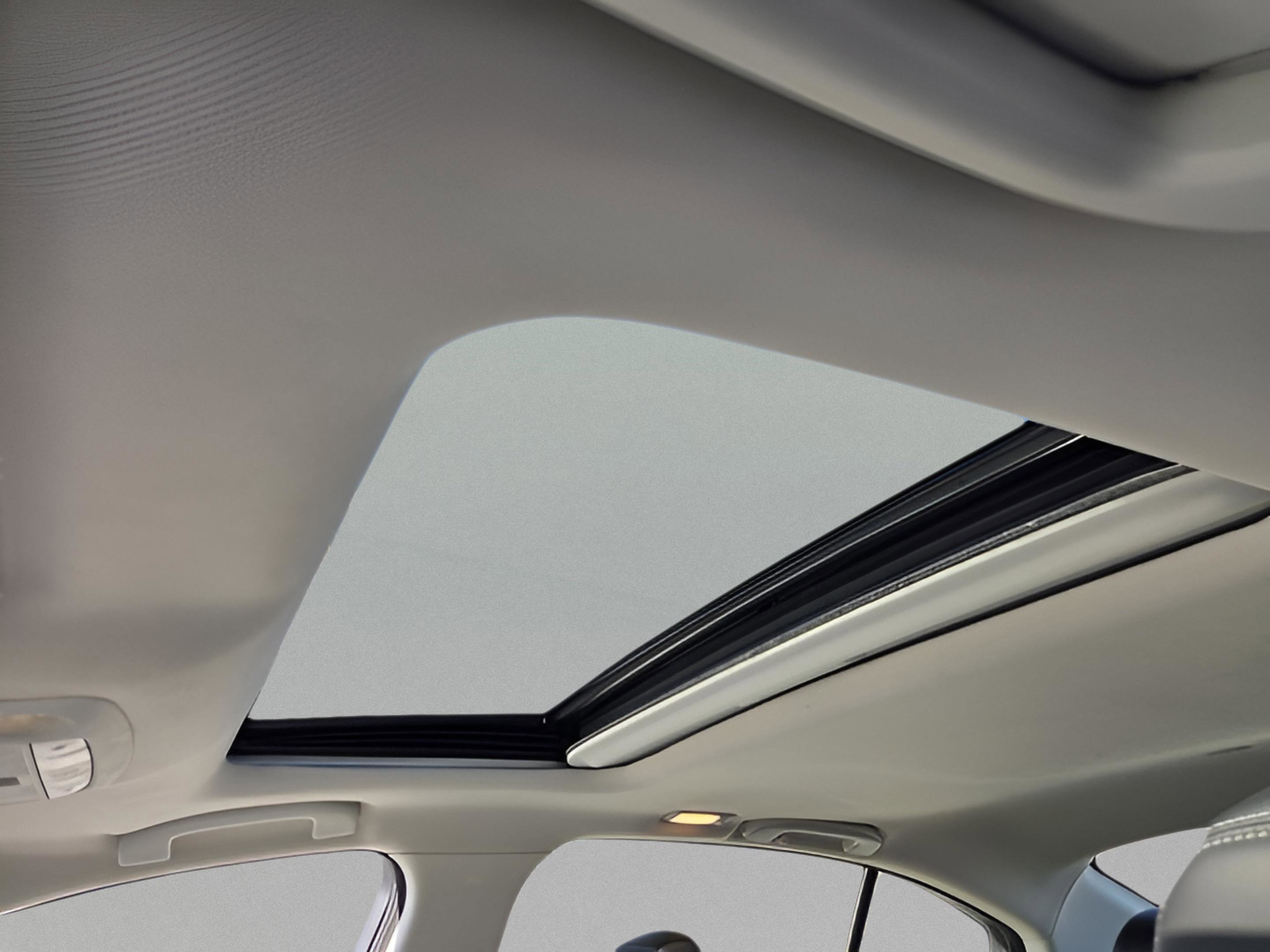 Used 2023 INFINITI Q50 Luxe AWD/4WD image 18