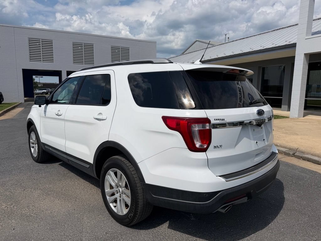 Used 2018 Ford Explorer XLT w/ Equipment Group 202A AWD/4WD image 3