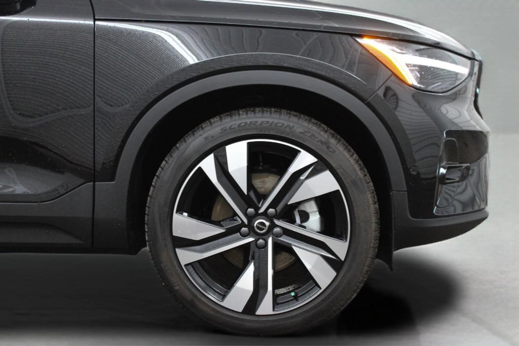 New 2026 Volvo XC40 B5 Plus w/ Climate Package AWD/4WD image 14