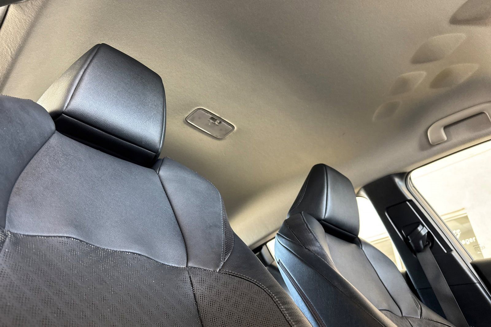 Used 2022 Toyota C-HR Limited FWD image 17