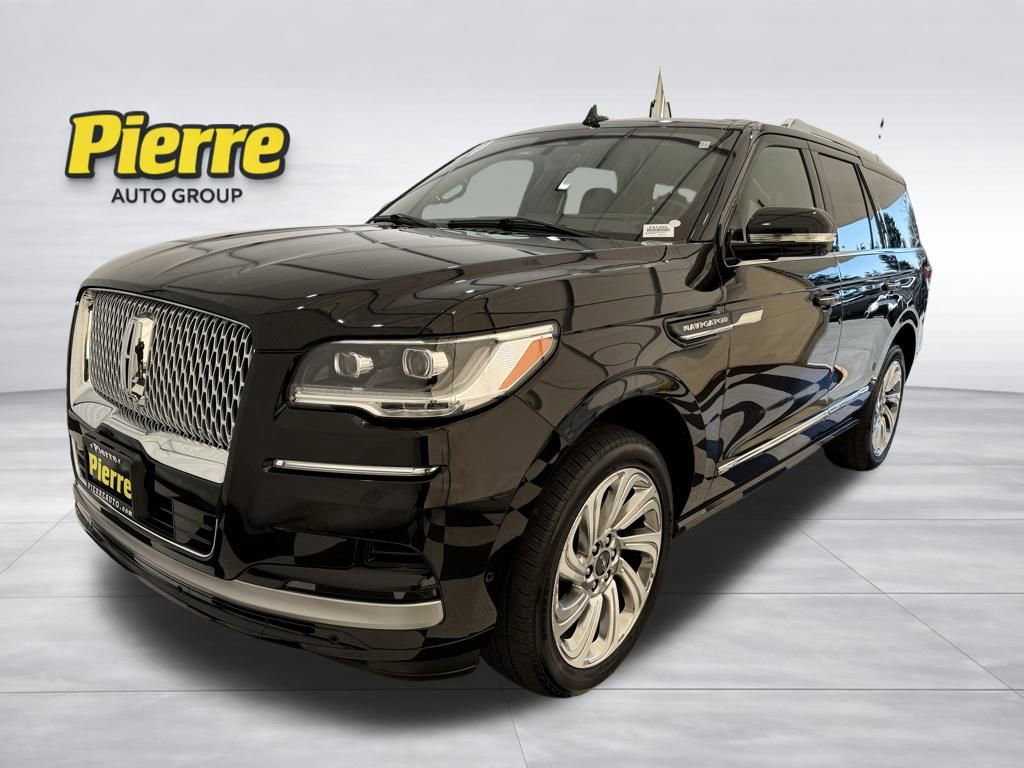 Used 2024 Lincoln Navigator Reserve image 1