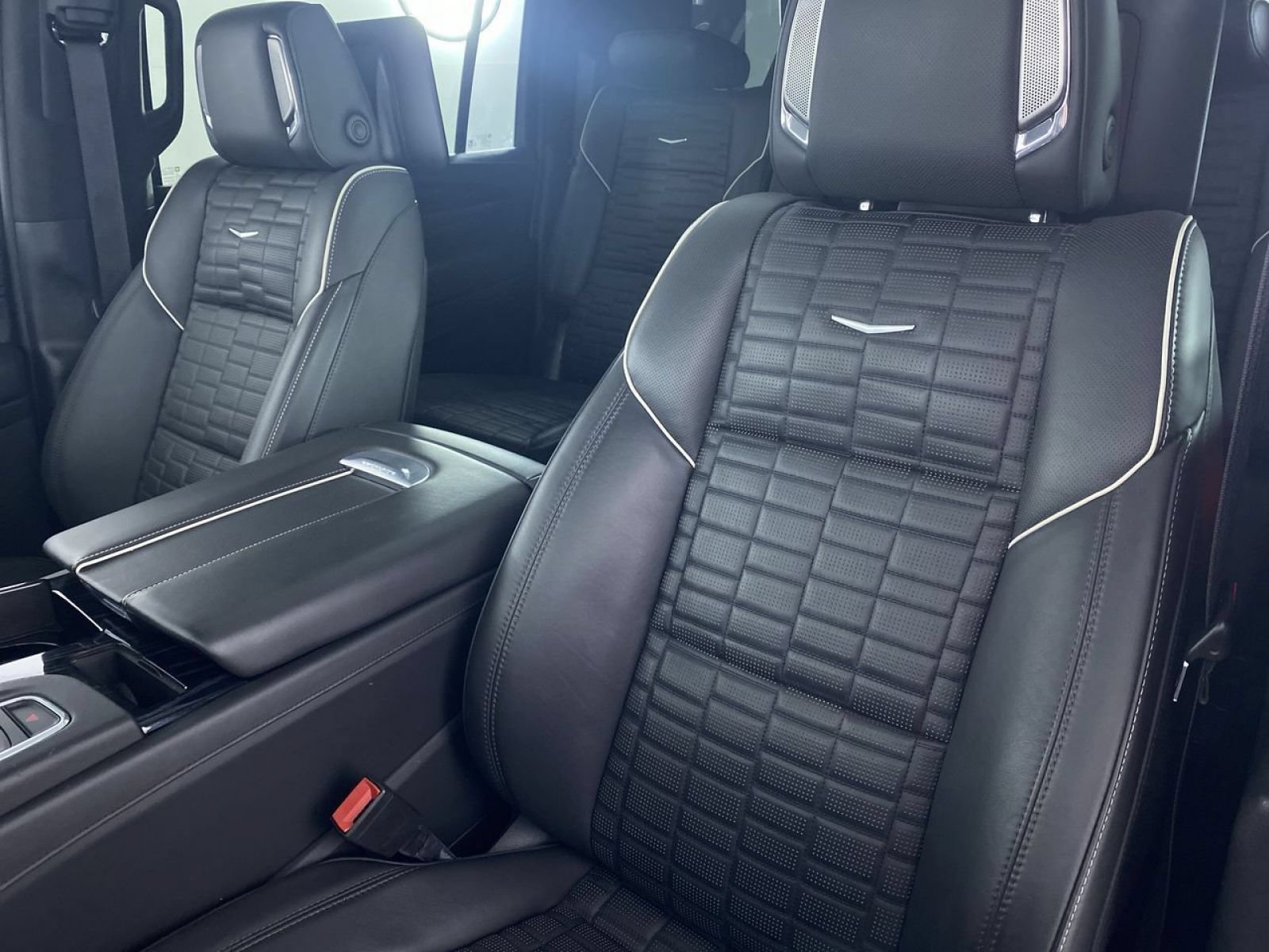 Certified 2023 Cadillac Escalade ESV V AWD/4WD image 12