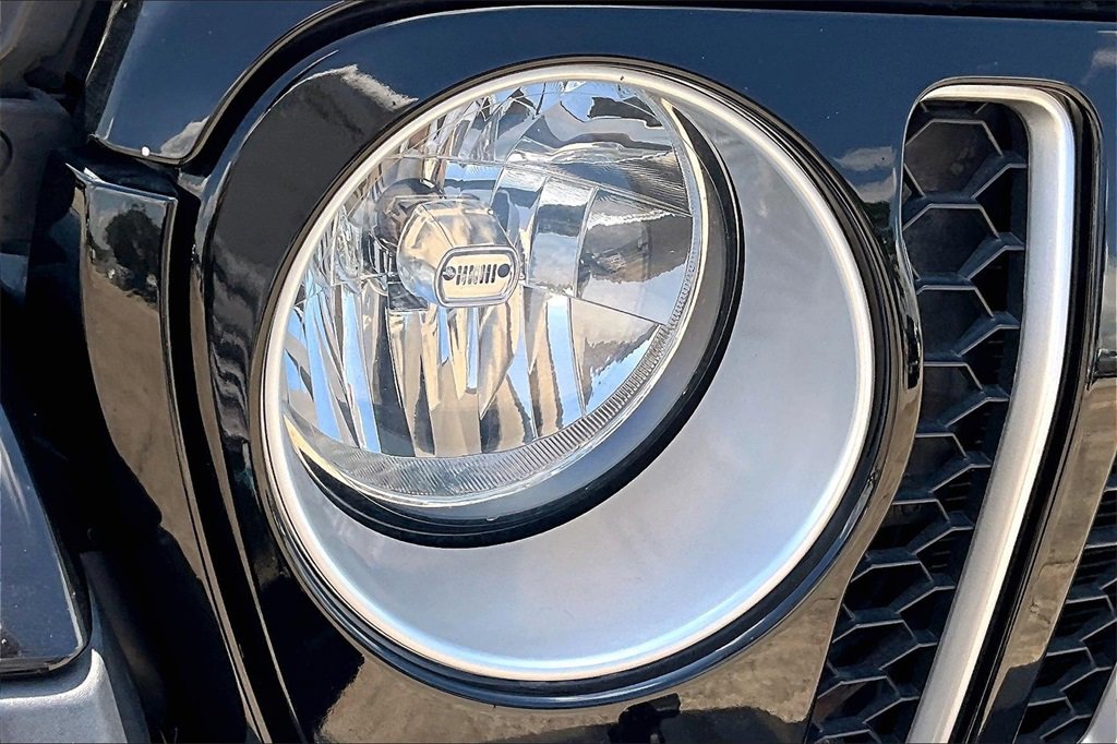 Used 2020 Jeep Gladiator Overland image 31