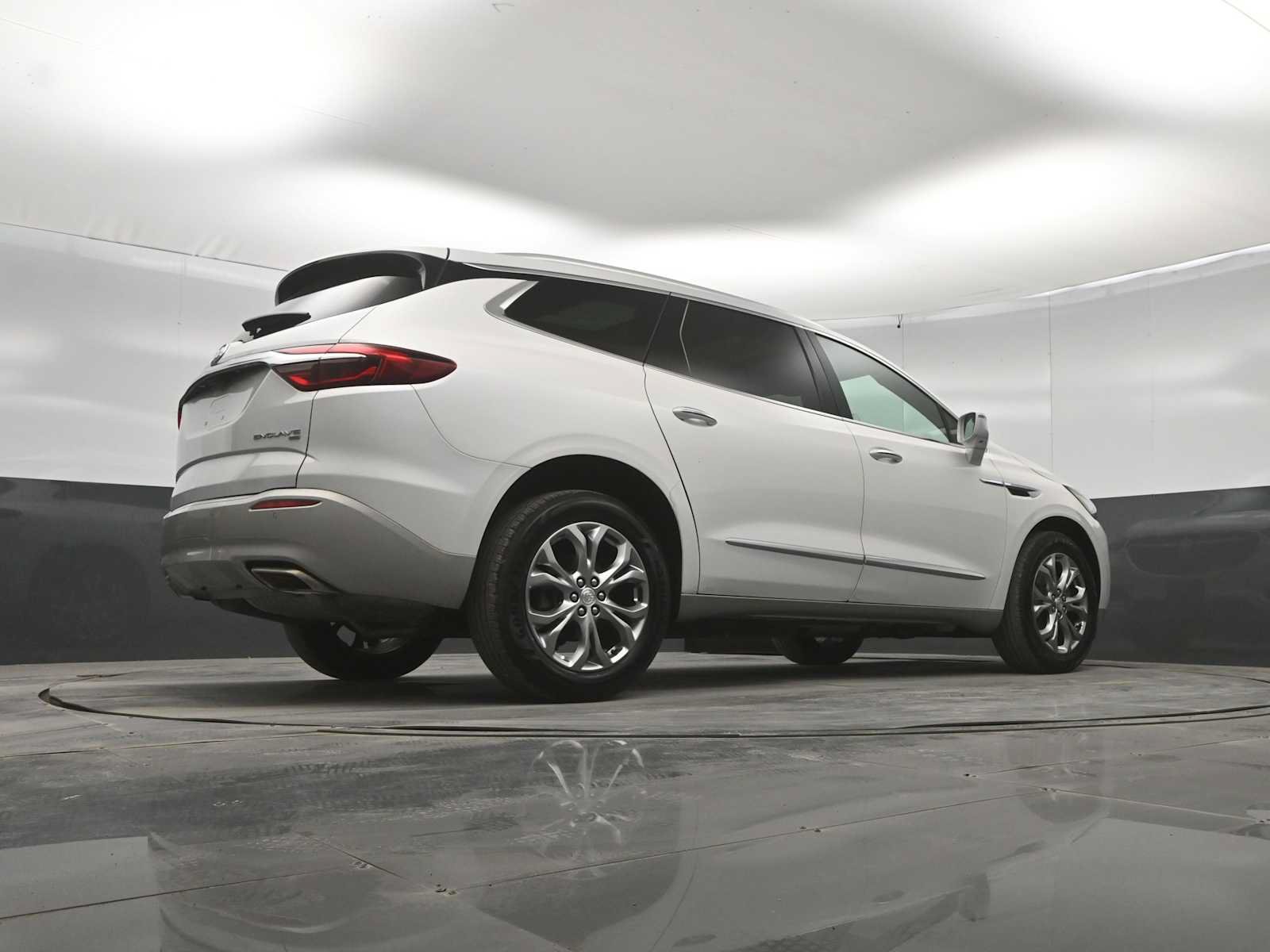 Used 2019 Buick Enclave Avenir w/ Avenir Technology Package AWD/4WD image 38