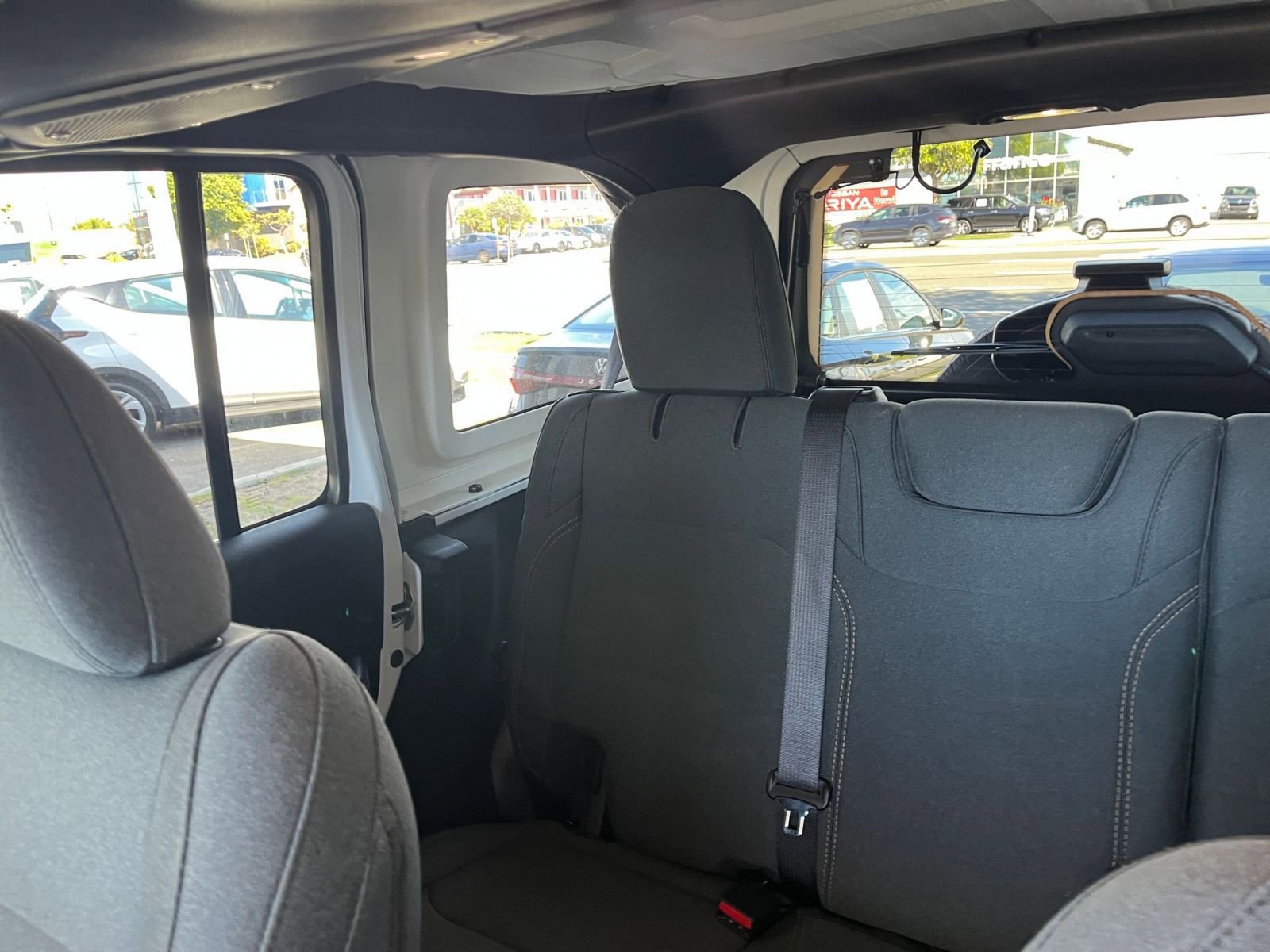 Used 2025 Jeep Wrangler Sahara image 39