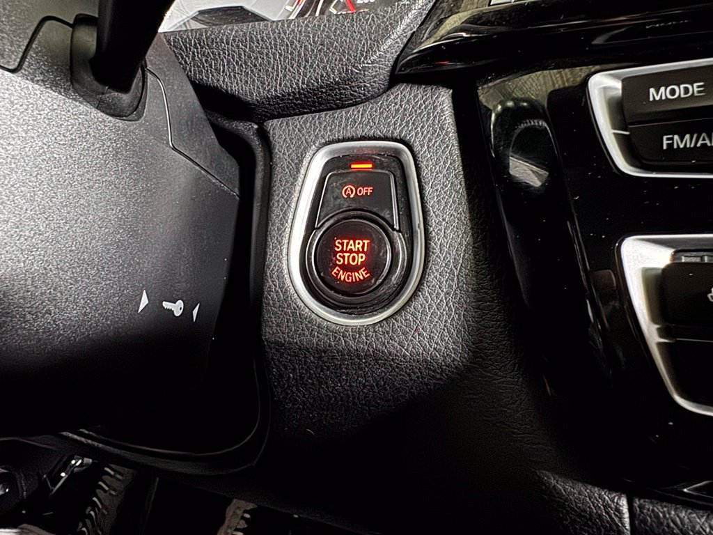 Used 2017 BMW M3 RWD image 32