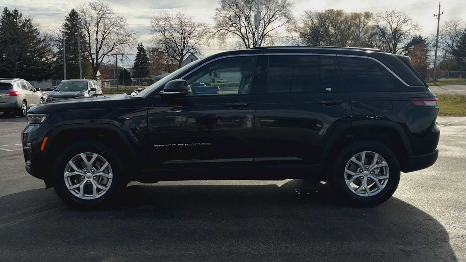 Used 2023 Jeep Grand Cherokee Limited image 6