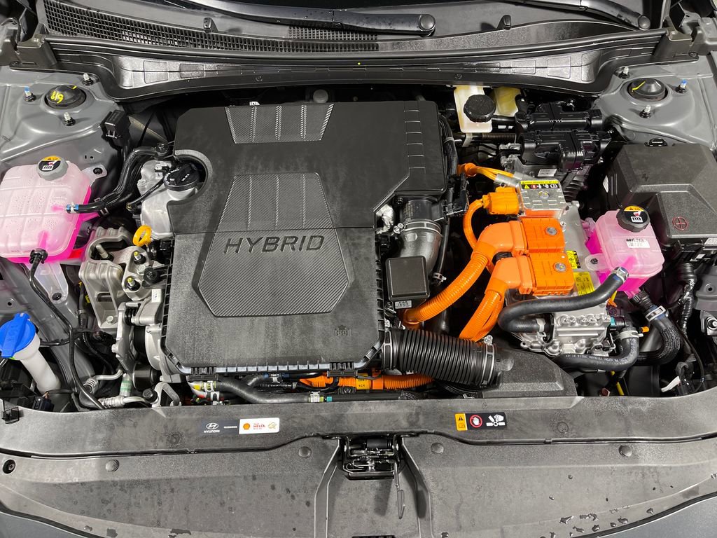 Certified 2025 Hyundai Elantra Limited FWD image 9