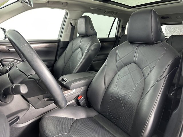 Used 2021 Toyota Highlander Platinum image 13