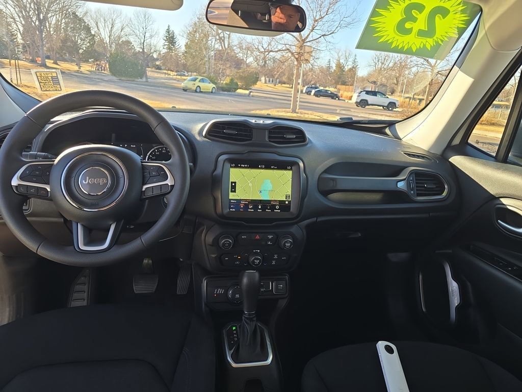 Used 2023 Jeep Renegade Latitude image 14