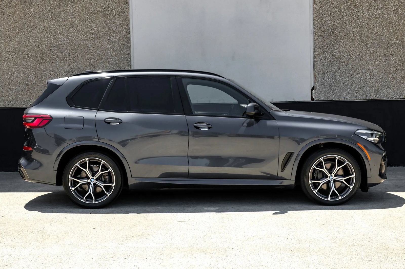 Used 2020 BMW X5 xDrive40i w/ M Sport Package AWD/4WD image 9
