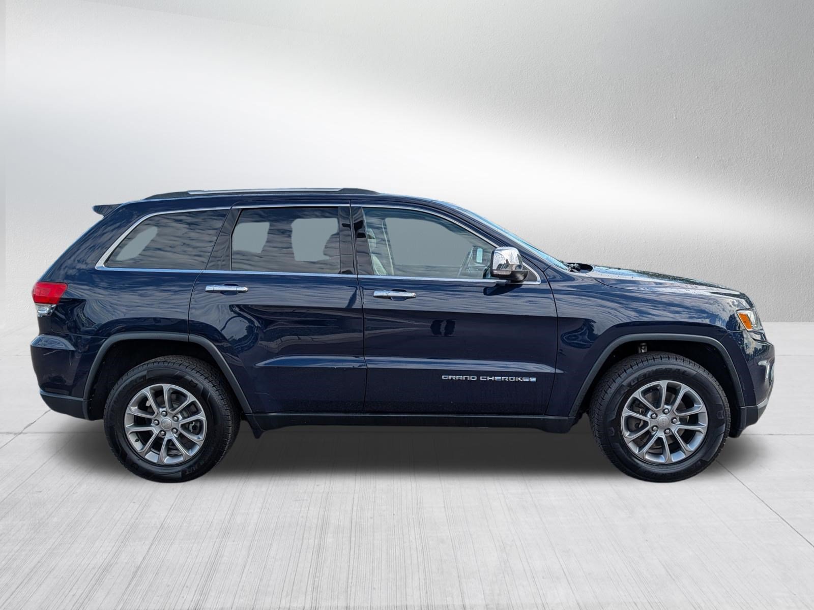 Used 2016 Jeep Grand Cherokee Limited AWD/4WD image 2