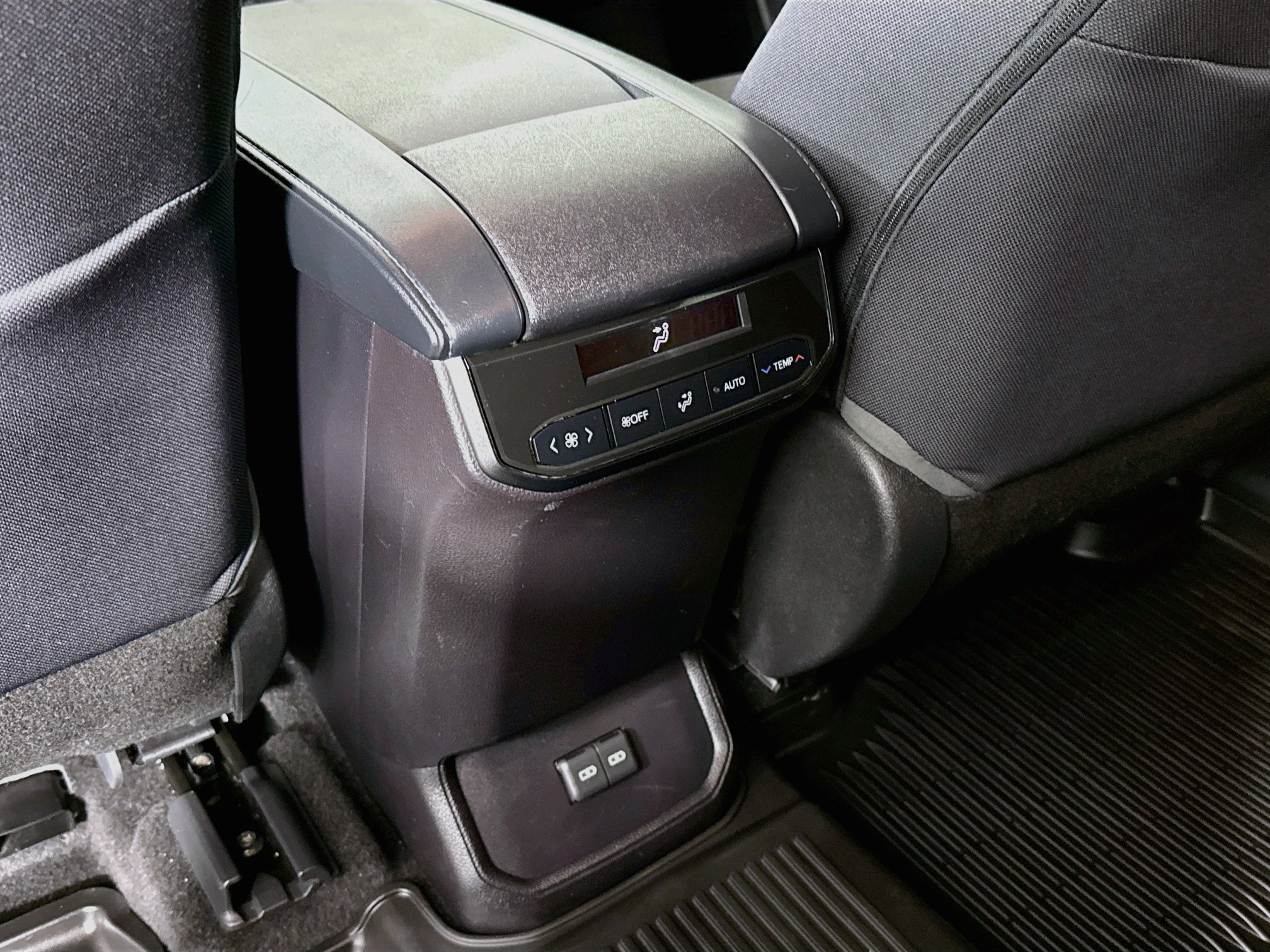 Used 2023 Toyota Highlander LE AWD/4WD image 25