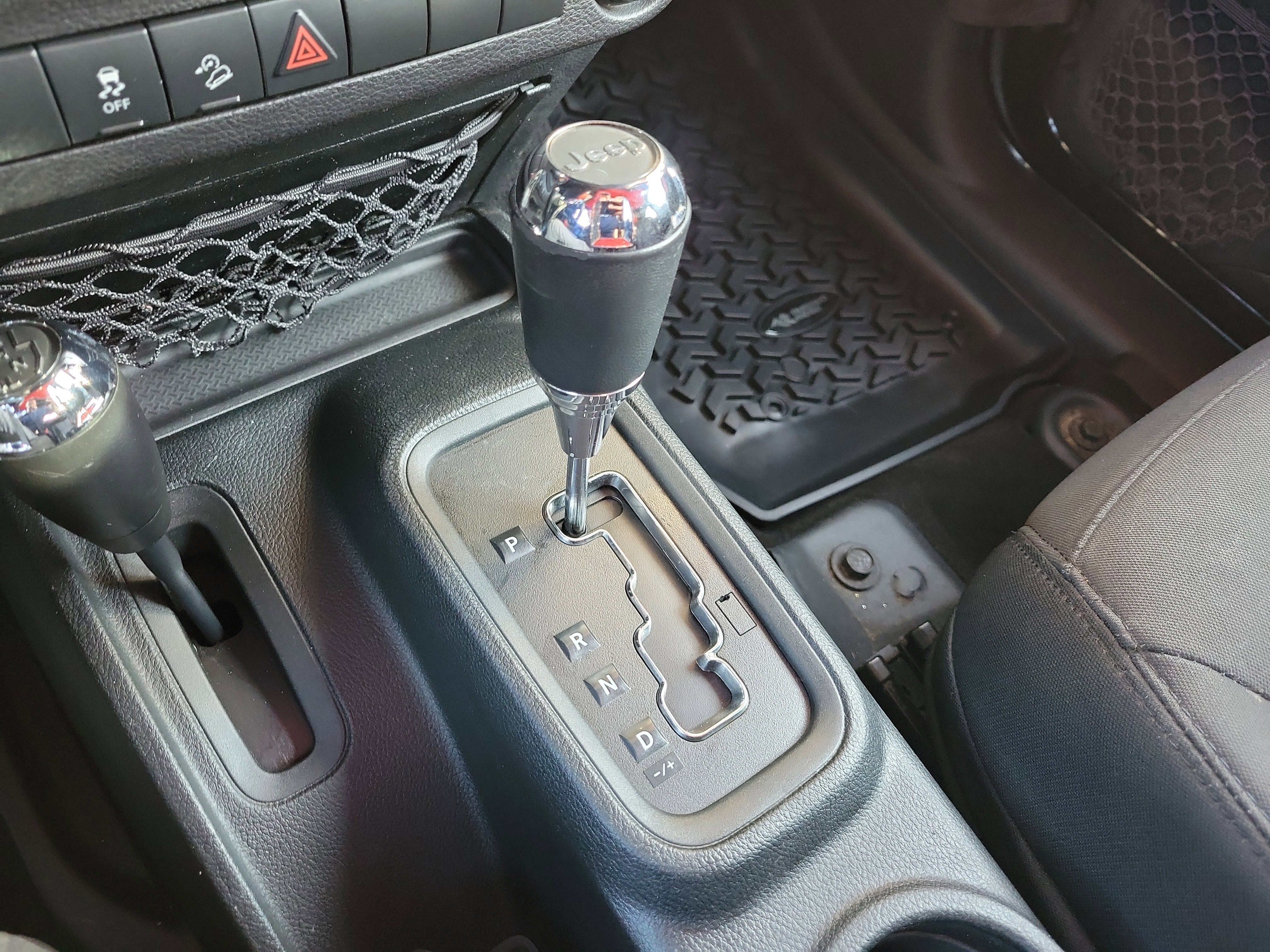 Used 2018 Jeep Wrangler Unlimited Sport w/ Connectivity Group image 29