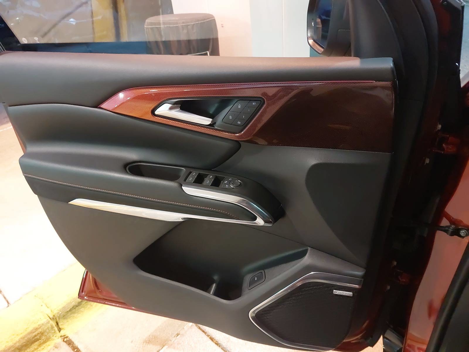 Used 2025 Chevrolet Traverse RS FWD image 26