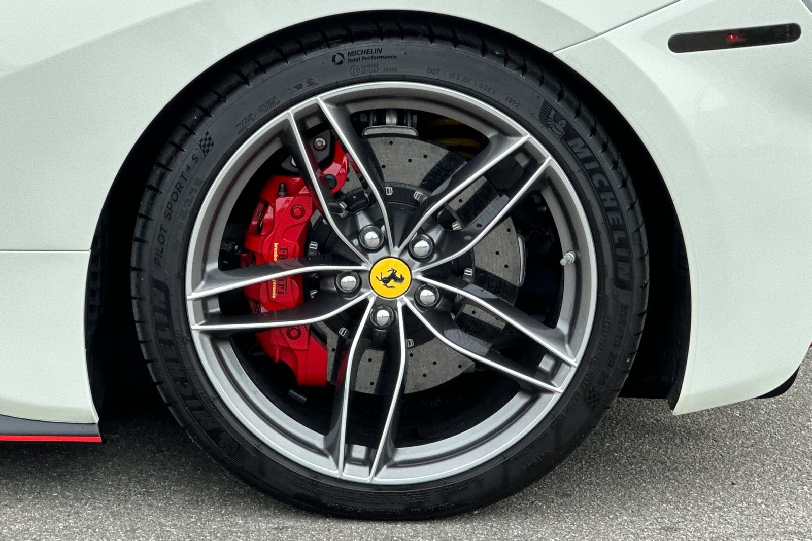 Used 2017 Ferrari 488 Spider image 43