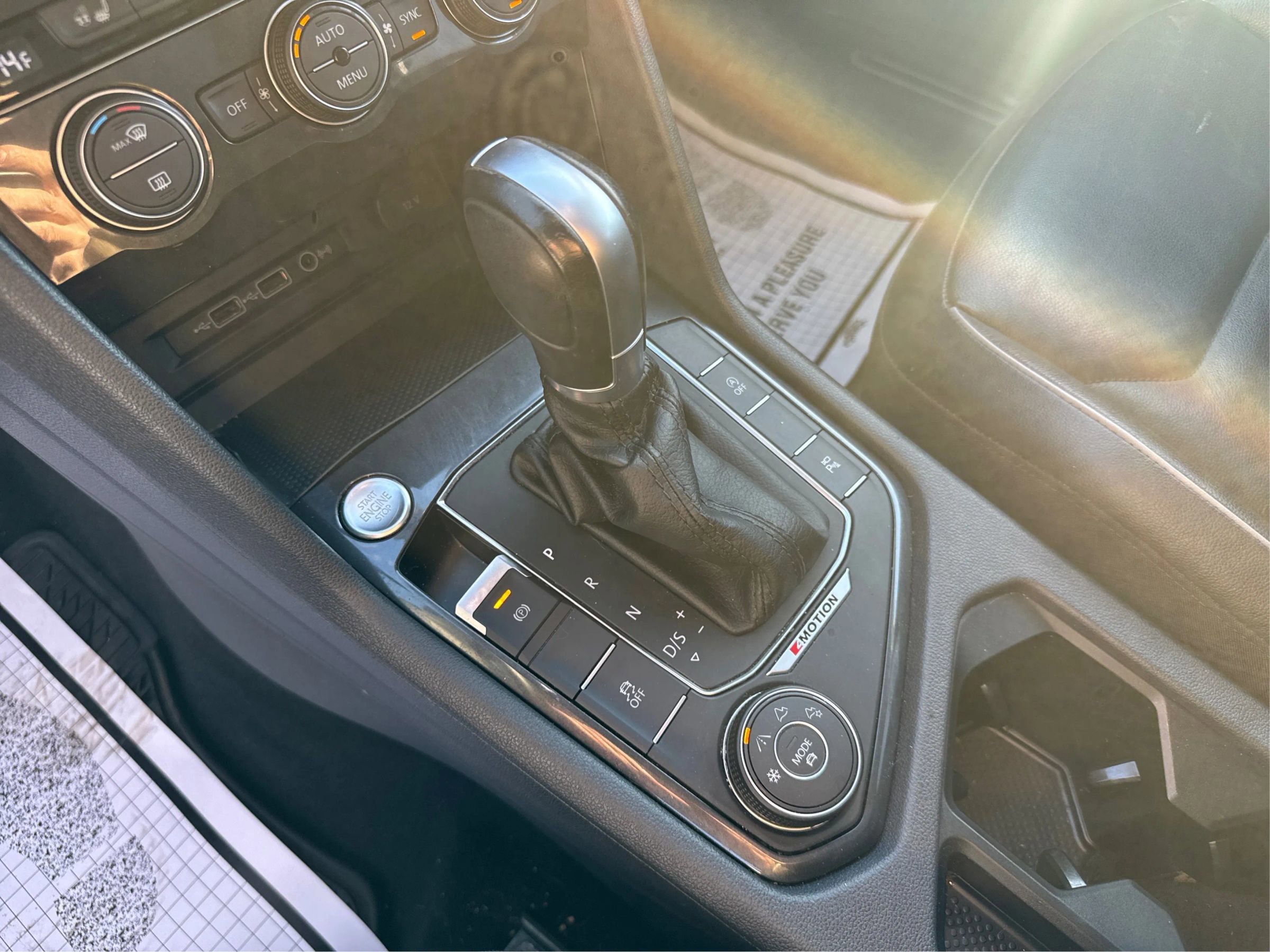 Used 2018 Volkswagen Tiguan SEL Premium image 18