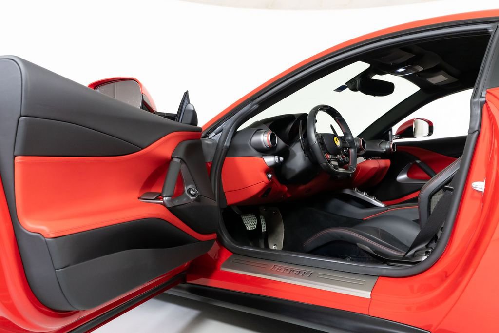 Used 2018 Ferrari 812 Superfast RWD image 23