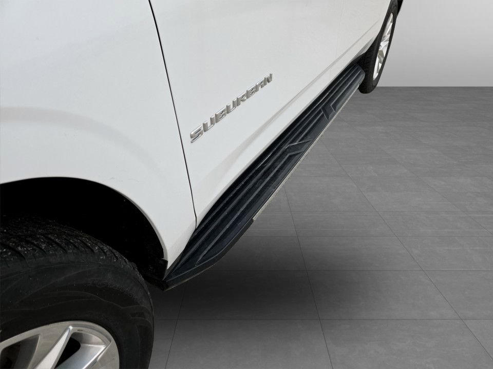 Used 2023 Chevrolet Suburban Premier image 32