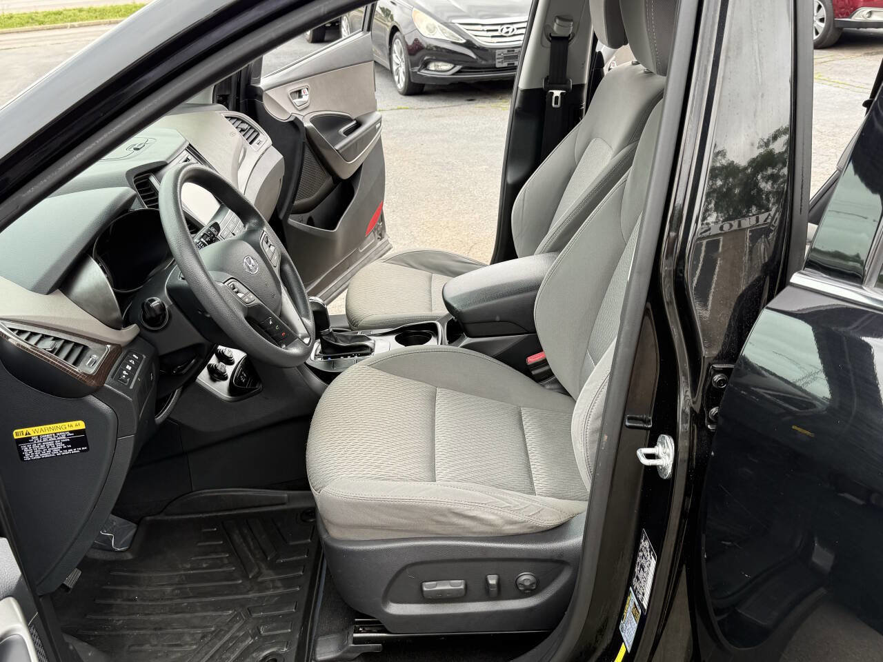 Used 2017 Hyundai Santa Fe SE AWD/4WD image 17