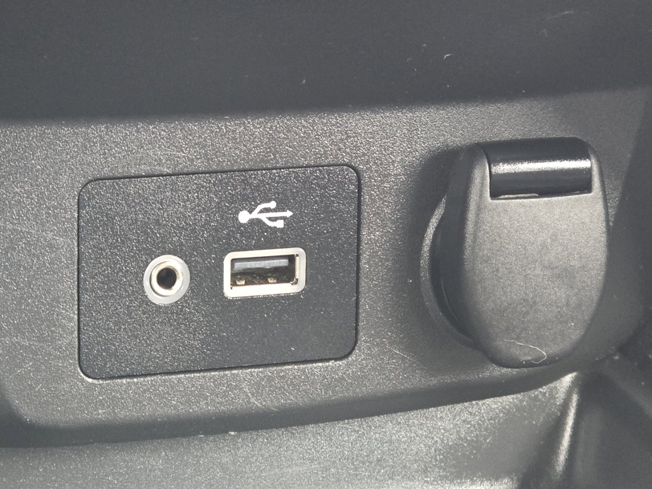 Used 2020 Nissan Rogue SV image 7