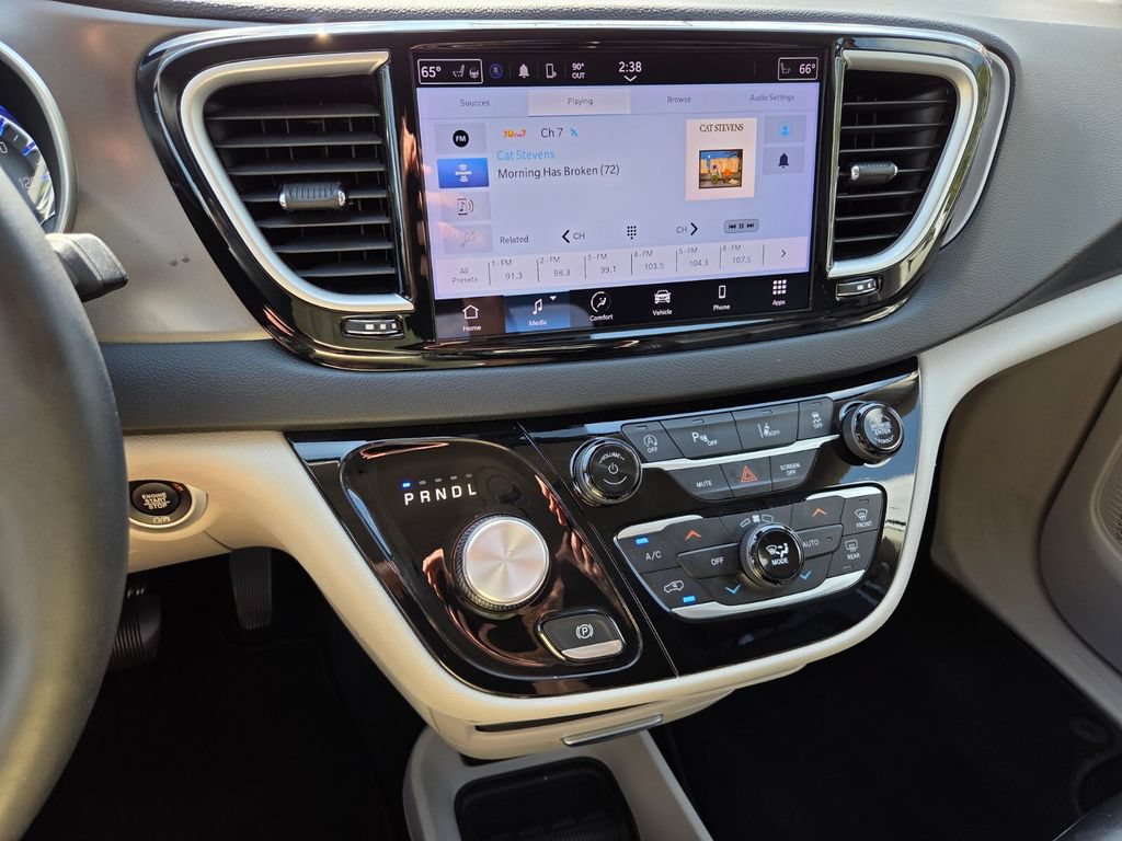 Used 2023 Chrysler Pacifica Touring-L FWD image 21